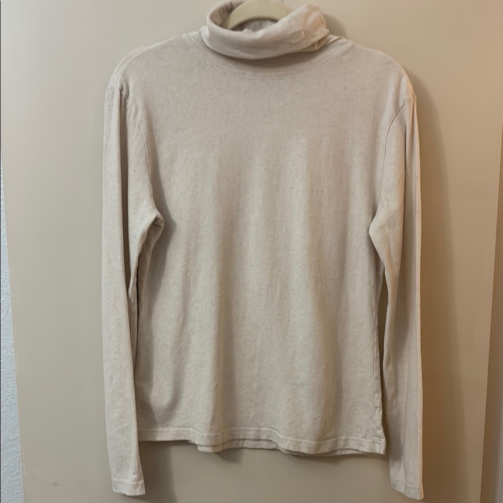 North face women’s Cozy Cream Turtleneck long sleeve shirt Medium